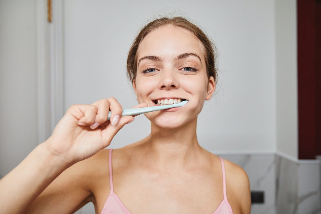 Por que prestar atenção na composição do seu creme dental?